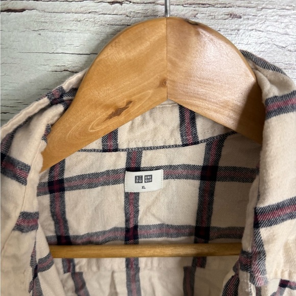 Uniqlo Cream and Purple Plaid Button Down Shirt size xl - Picture 6 of 8